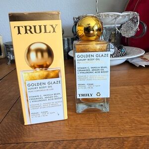 TRULY Golden Glaze Body Oil with Vitamin C